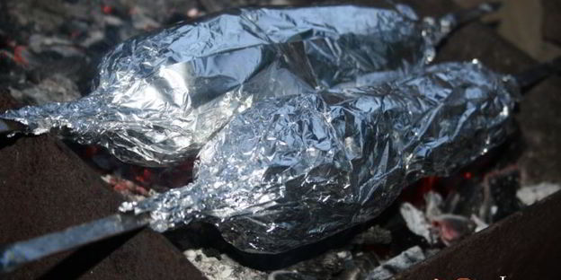 кебаб из молодого картофеля со свиной грудинкой на мангале