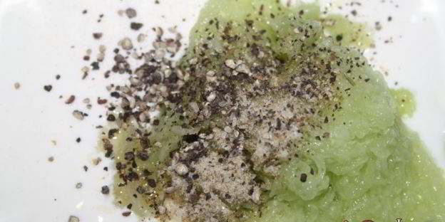 кебаб из молодого картофеля со свиной грудинкой на мангале