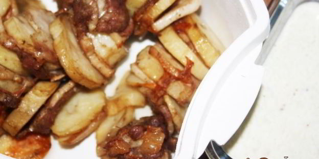 кебаб из молодого картофеля со свиной грудинкой на мангале