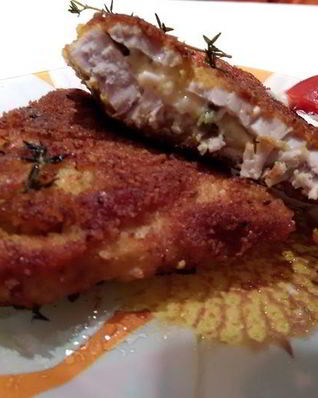 Кордон блю из индейки и закусочные шарики