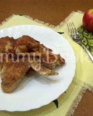 Крылышки с яблоками запеченные в духовке