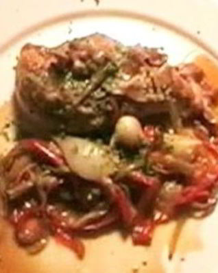 Куриная грудка с перцем и беконом