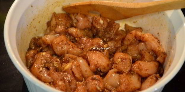 куриные грудки с карри соусом и изюмом