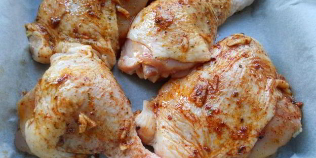 куриные окорочка с паприкой и чесноком