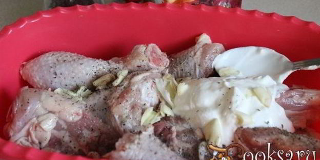 куриные окорочка запеченные со сметаной и чесноком