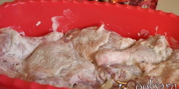 куриные окорочка запеченные со сметаной и чесноком