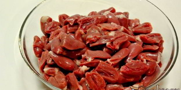 куриные сердечки с овощами в сметане