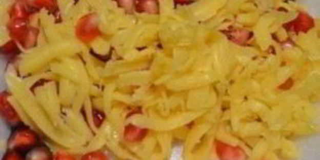 курица, фаршированая гранатом и сыром