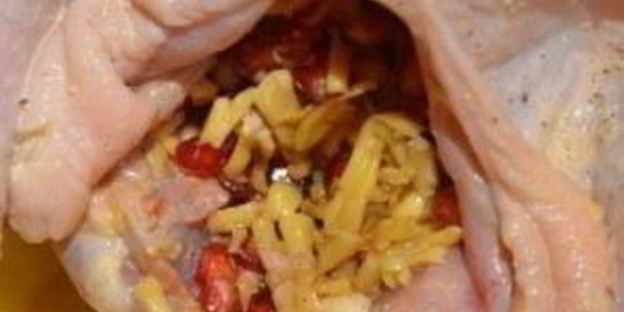 курица, фаршированая гранатом и сыром