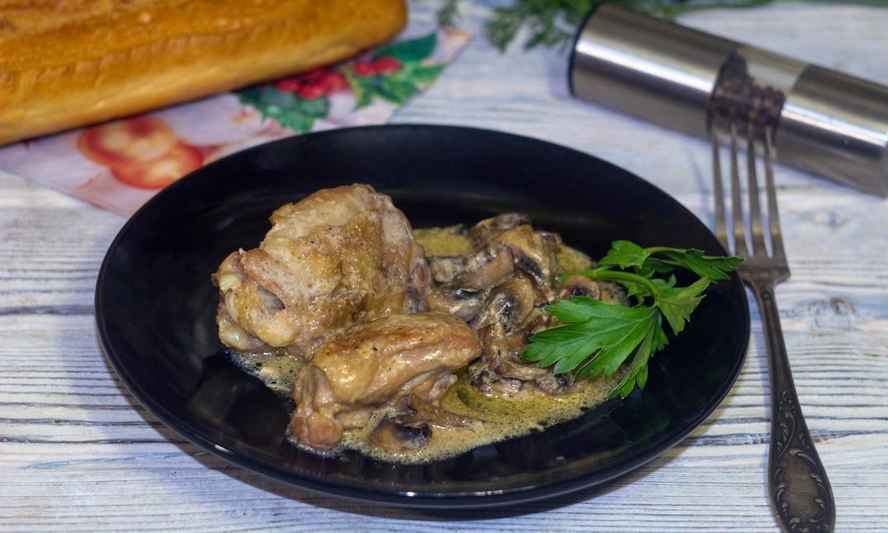 Рецепт курицы с грибами в сметанном соусе