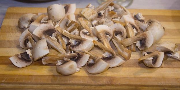 курица с грибами в сметанном соусе