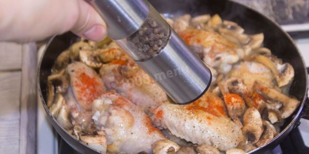 курица с грибами в сметанном соусе