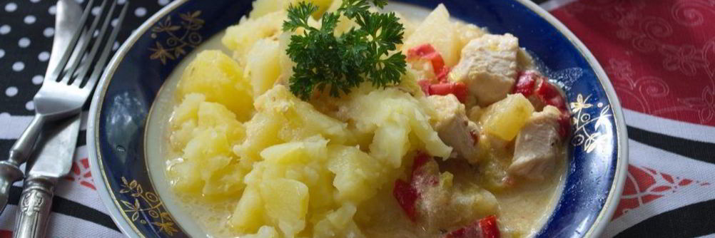 Курица с овощами и ананасами