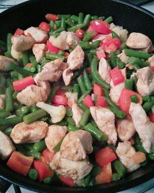 Курица со стручковой фасолью и болгарским перцем