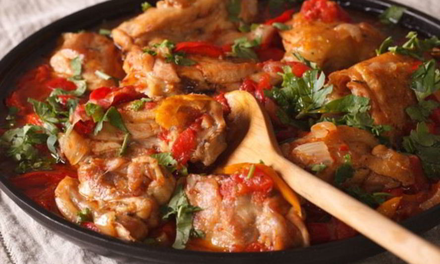 Рецепт курицы тушеной с луком и помидорами