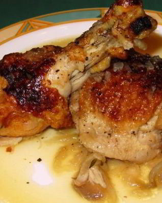 Курица, тушенная с луком