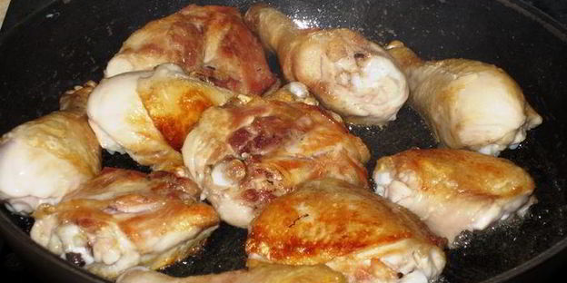 курица, тушенная с луком