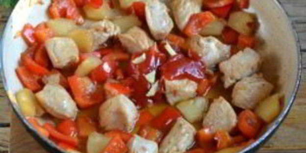 курица в кисло-сладком соусе с ананасами