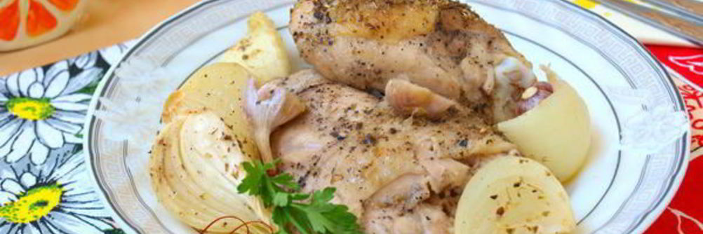 Курица запеченная с луком в духовке