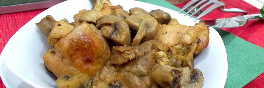 Курица жареная с грибами шампиньонами