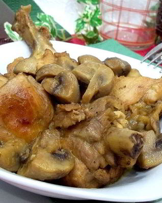 Курица жареная с грибами шампиньонами