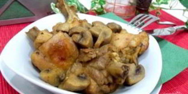 курица жареная с грибами шампиньонами