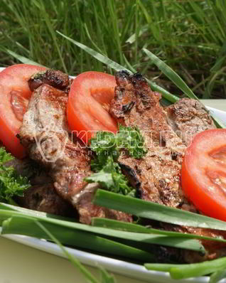 Мясо на гриле с кинзой