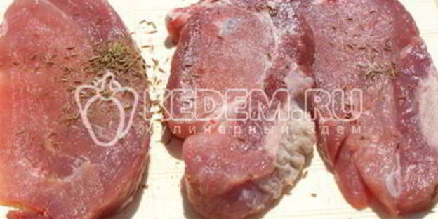 мясо на гриле с кинзой