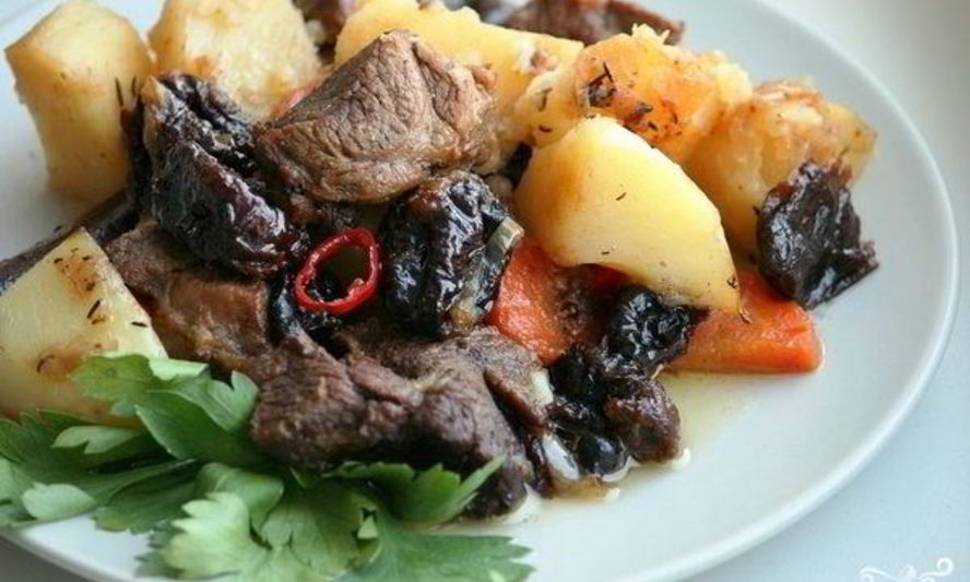 Рецепт острой баранины с овощами и черносливом
