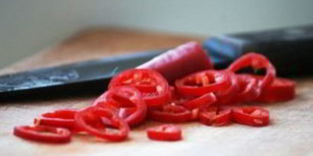 острая баранина с овощами и черносливом