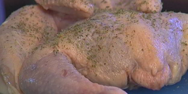 цыпленок с соусом из помидоров и перца