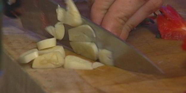 цыпленок с соусом из помидоров и перца