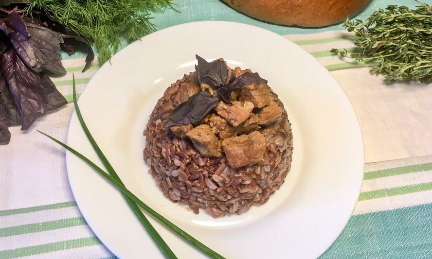 Рецепт тушеной говядины с бурым рисом