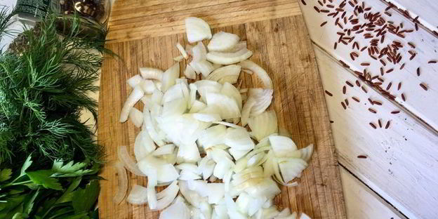 тушеная говядина с бурым рисом