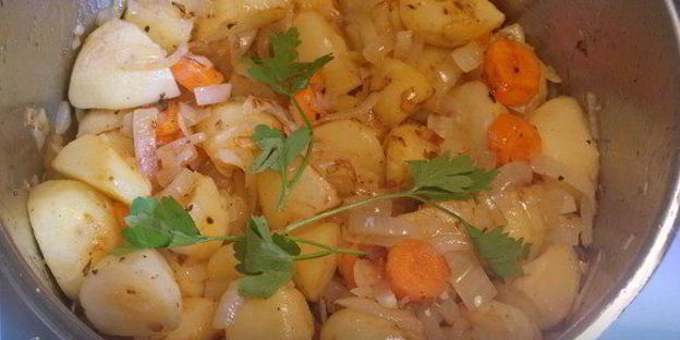 утиная грудка, запеченная с лесными грибами под соусом бешамель по-царски