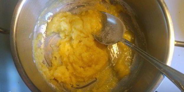 утиная грудка, запеченная с лесными грибами под соусом бешамель по-царски