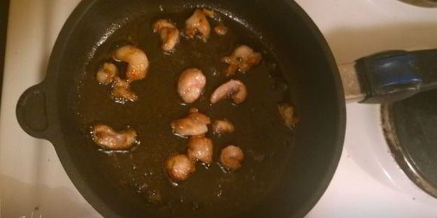 утиная грудка, запеченная с лесными грибами под соусом бешамель по-царски