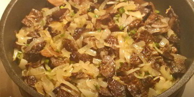 утиная грудка, запеченная с лесными грибами под соусом бешамель по-царски