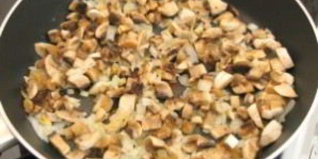 утка, фаршированная грибами и картофелем