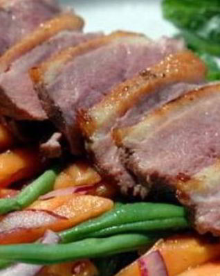 Утка с зеленой фасолью и папайя