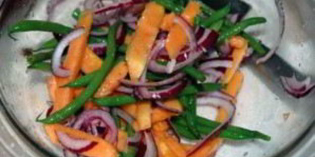 утка с зеленой фасолью и папайя