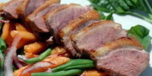 утка с зеленой фасолью и папайя