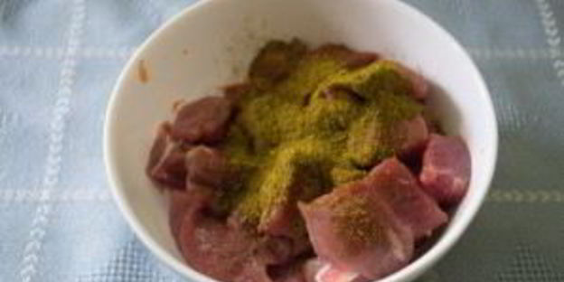 вкусное мясо в горшочках