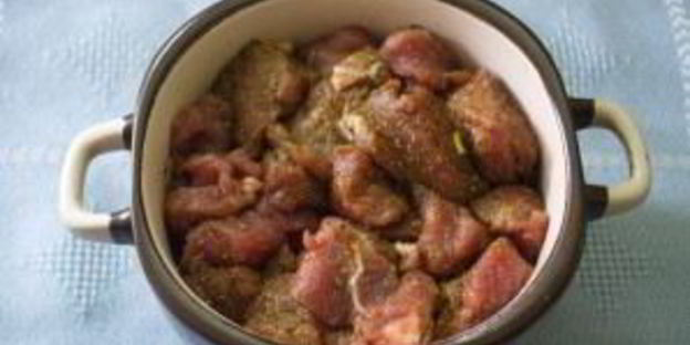 вкусное мясо в горшочках