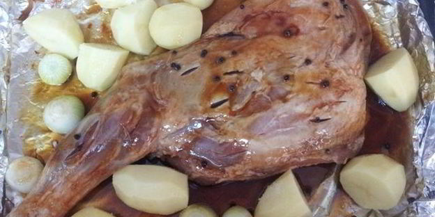 запеченная баранья ножка