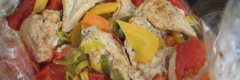 Запеченная, диетическая, сочная куриная грудка с овощами