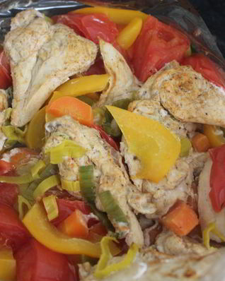 Запеченная, диетическая, сочная куриная грудка с овощами