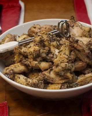 Запеченные куриные крылышки с розмарином