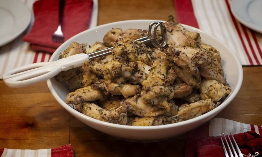 Рецепт запеченных куриных крылышек с розмарином