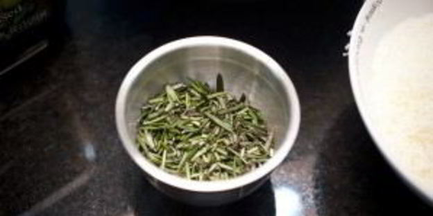 запеченные куриные крылышки с розмарином